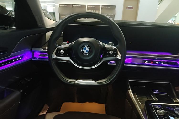 Used BMW 7 Series 2023 735Li Luxury Package Steering Wheel