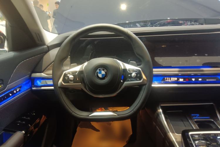 Used BMW 7 Series 2023 735Li Luxury Package Steering Wheel