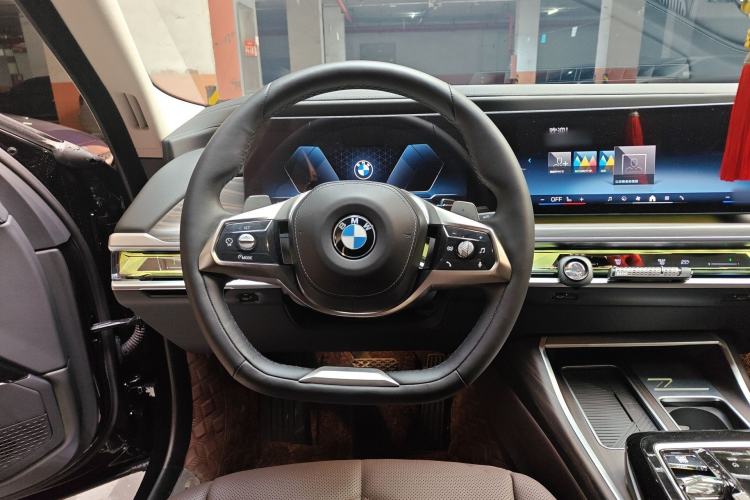 Used BMW 7 Series 2023 735Li Luxury Package Steering Wheel