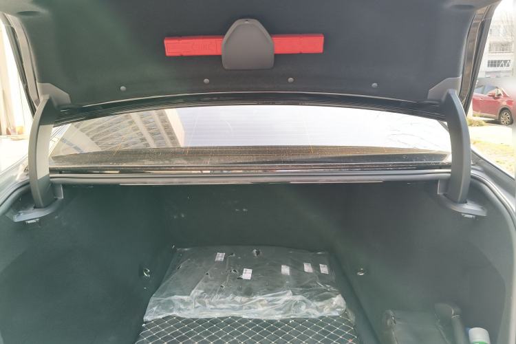 Used BMW 7 Series 2023 735Li M Sport Package Trunk