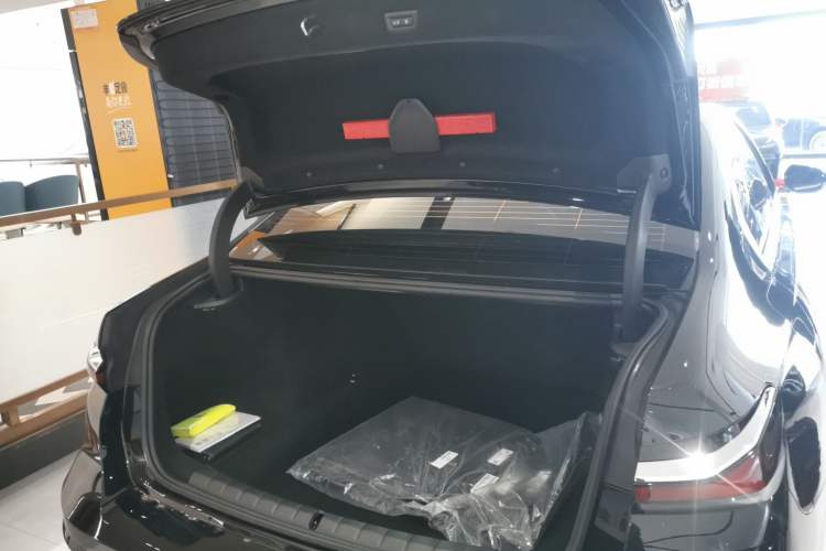 Used BMW 7 Series 2023 735Li M Sport Package Trunk