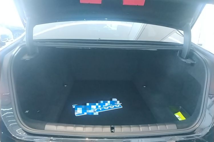 Used BMW 7 Series 2023 735Li M Sport Package Trunk