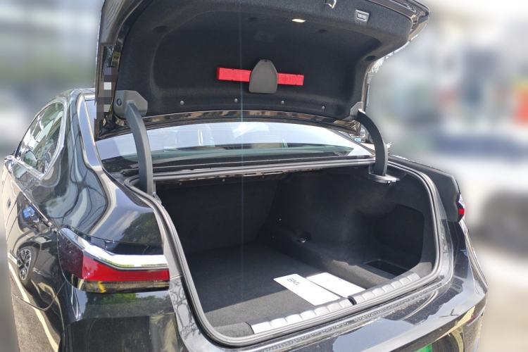 Used BMW 7 Series 2023 740Li Luxury Edition with Premium Package Trunk