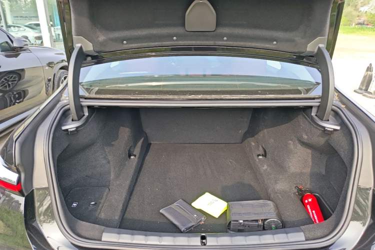 Used BMW 7 Series 2023 735Li M Sport Package Trunk