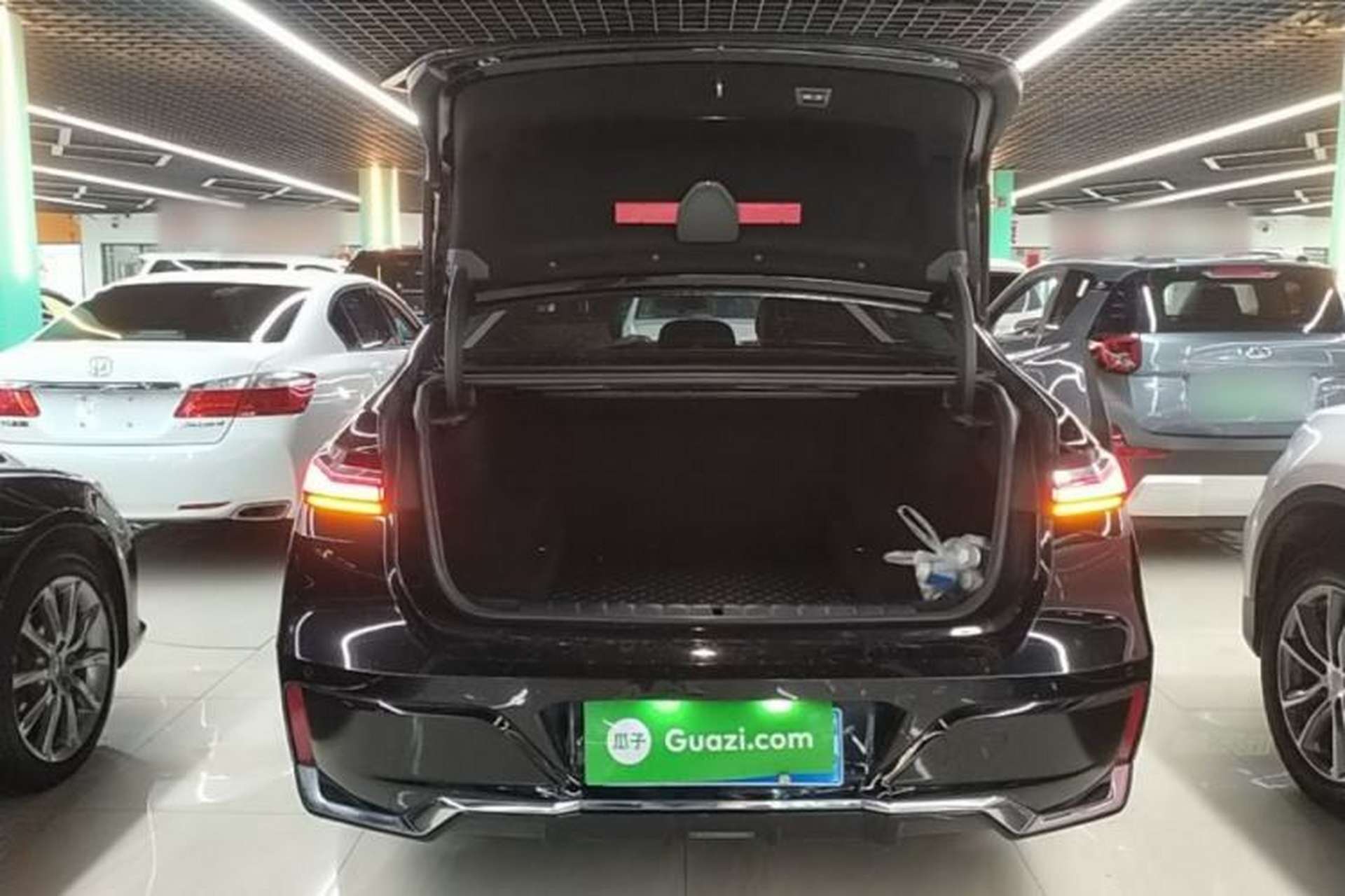 Used BMW 7 Series 2023 735Li M Sport Package Trunk