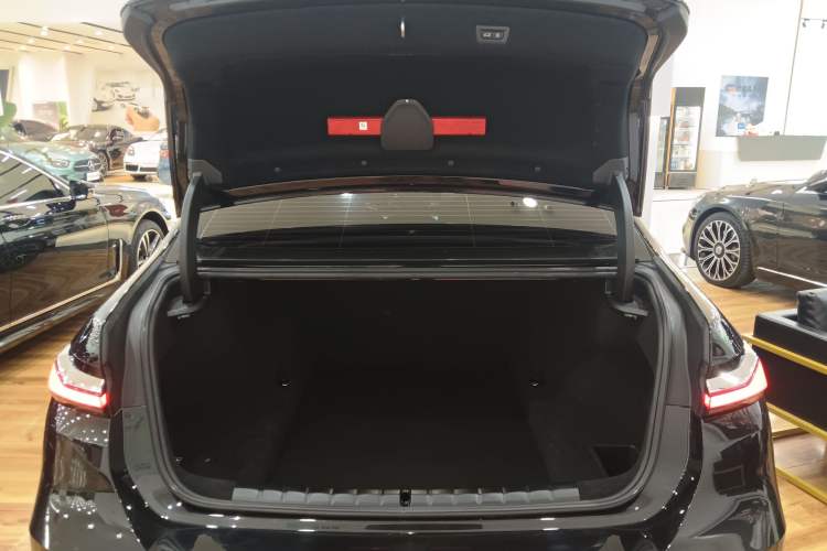 Used BMW 7 Series 2023 735Li M Sport Package Trunk