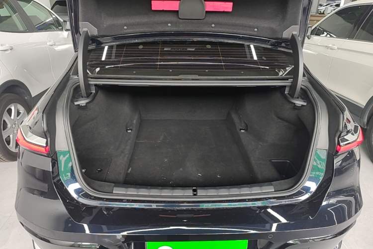 Used BMW 7 Series 2023 735Li M Sport Package Trunk