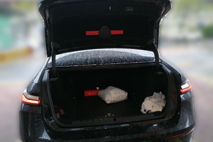 Used BMW 7 Series 2023 735Li Luxury Package Trunk