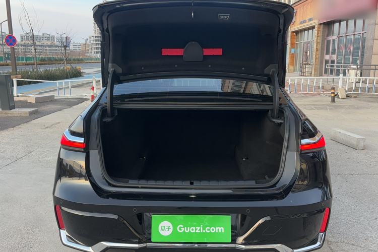 Used BMW 7 Series 2023 735Li M Sport Package Trunk