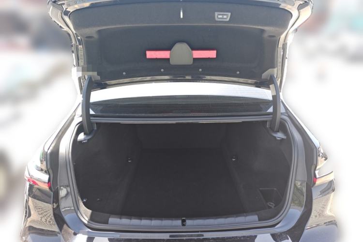 Used BMW 7 Series 2023 735Li M Sport Package Trunk