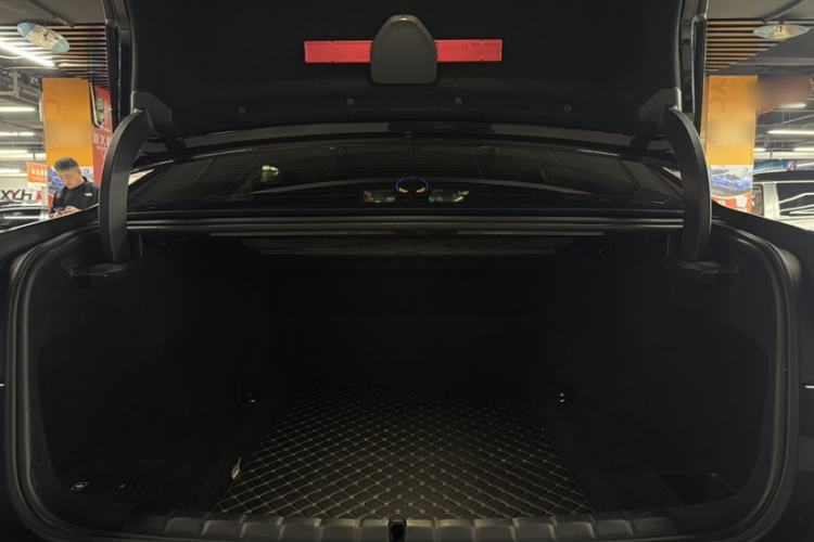 Used BMW 7 Series 2023 735Li M Sport Package Trunk