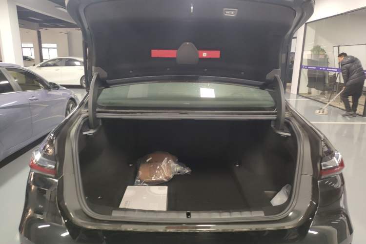 Used BMW 7 Series 2023 Restyled 740Li Luxury Edition M Sport Package Trunk