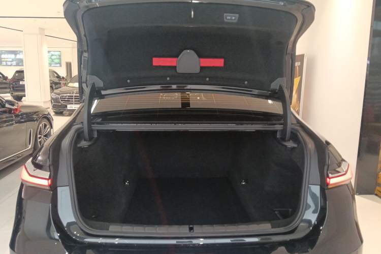 Used BMW 7 Series 2023 735Li M Sport Package Trunk