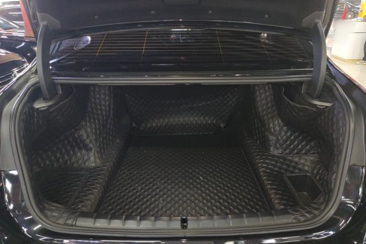 Used BMW 7 Series 2023 735Li Luxury Package Trunk