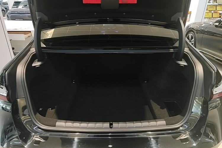 Used BMW 7 Series 2023 735Li Luxury Package Trunk