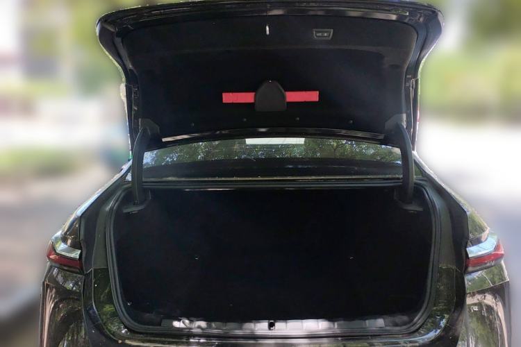 Used BMW 7 Series 2023 735Li Luxury Package Trunk