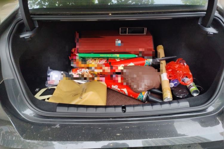 Used BMW 7 Series 2023 735Li M Sport Package Trunk