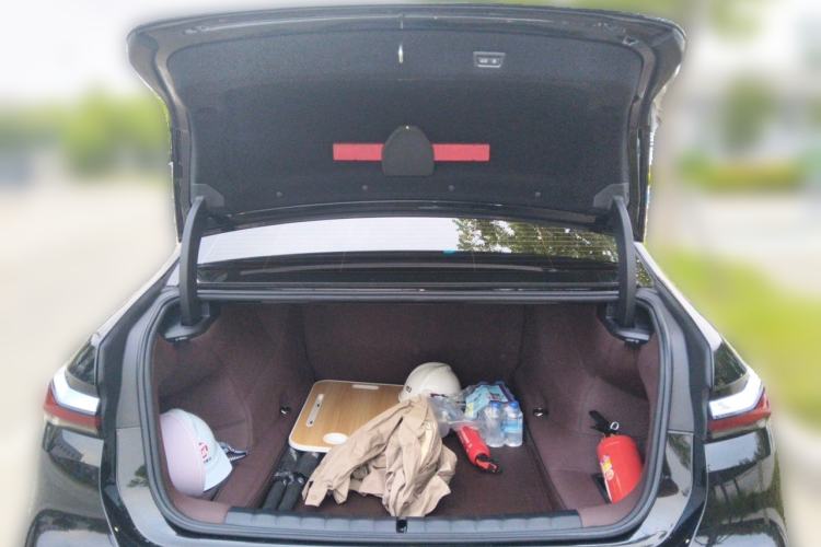 Used BMW 7 Series 2023 735Li M Sport Package Trunk