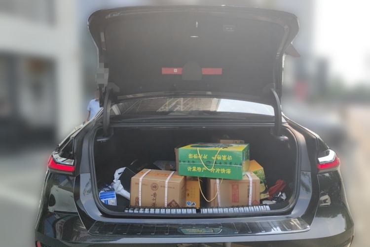 Used BMW 7 Series 2023 735Li M Sport Package Trunk