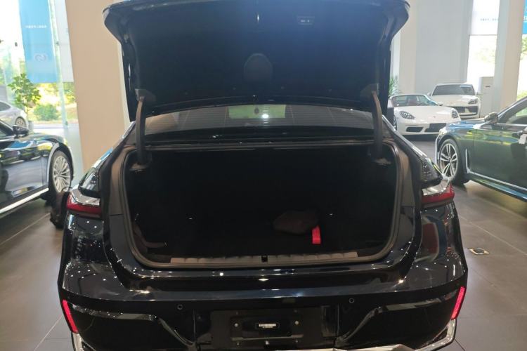 Used BMW 7 Series 2023 735Li M Sport Package Trunk