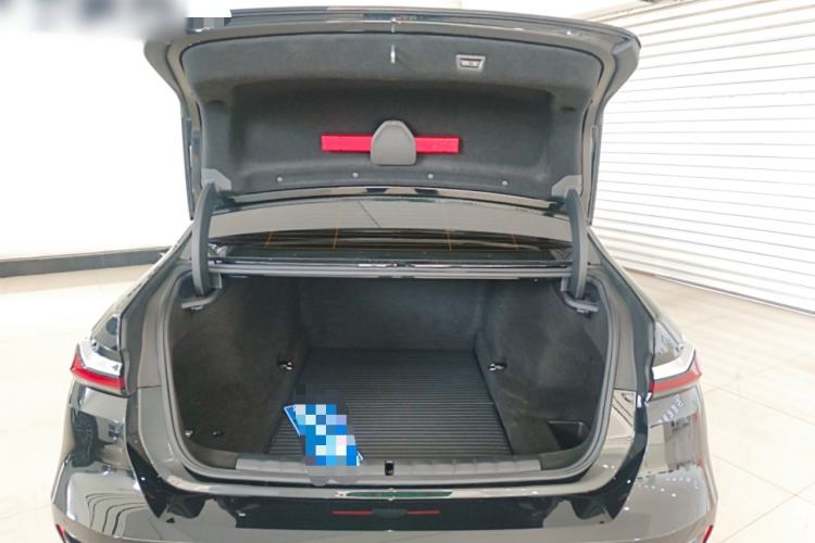 Used BMW 7 Series 2023 735Li M Sport Package Trunk