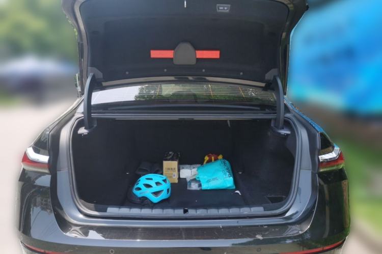 Used BMW 7 Series 2023 735Li Luxury Package Trunk