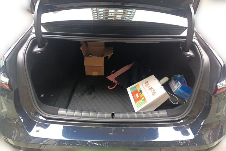 Used BMW 7 Series 2023 735Li M Sport Package Trunk