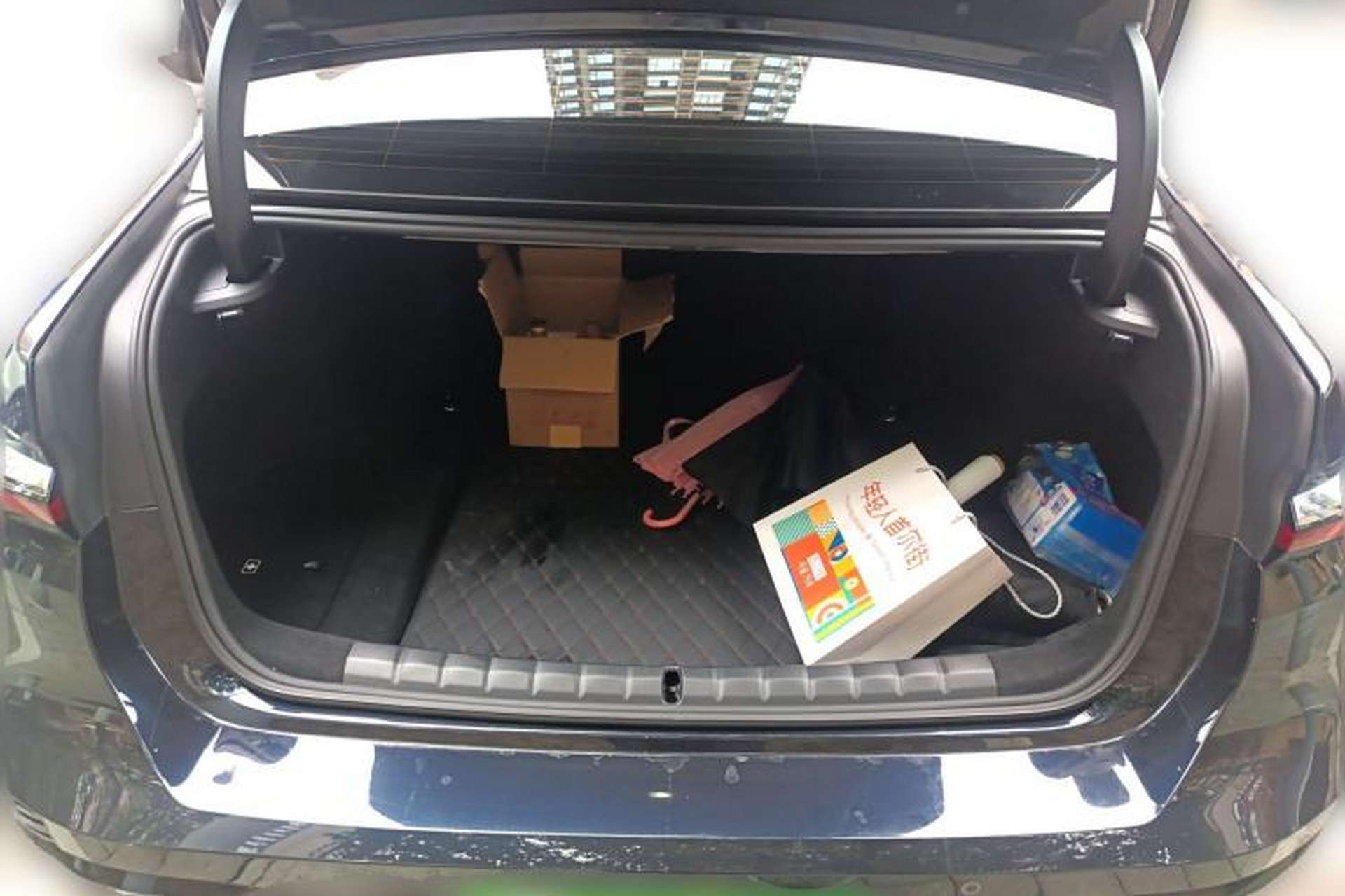 Used BMW 7 Series 2023 735Li M Sport Package Trunk
