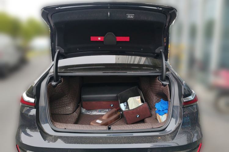 Used BMW 7 Series 2023 735Li M Sport Package Trunk