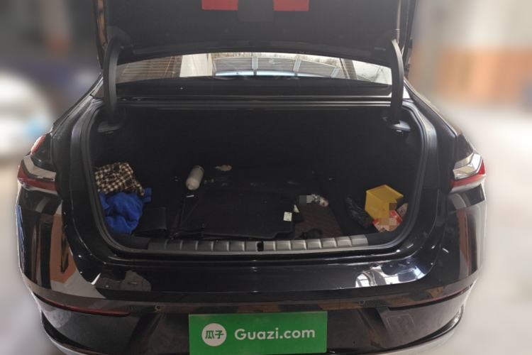Used BMW 7 Series 2023 735Li Luxury Package Trunk