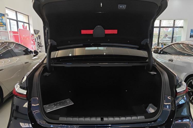 Used BMW 7 Series 2023 735Li M Sport Package Trunk