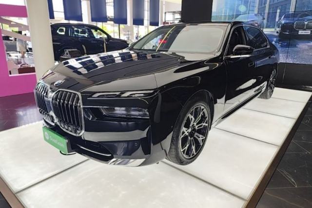 Used BMW 7 Series 2023 735Li Luxury Package