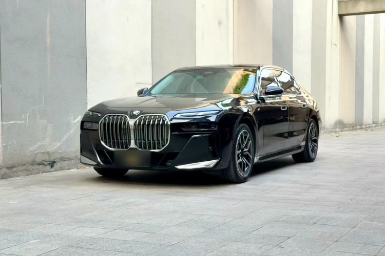 BMW 7 Series 2023 735Li M Sport Package