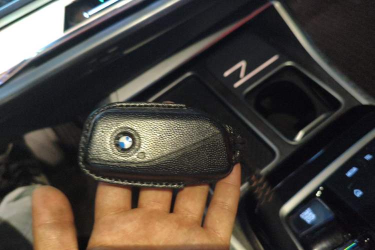 Used BMW 7 Series 2023 740Li Luxury Edition with Premium Package Vehicle Key