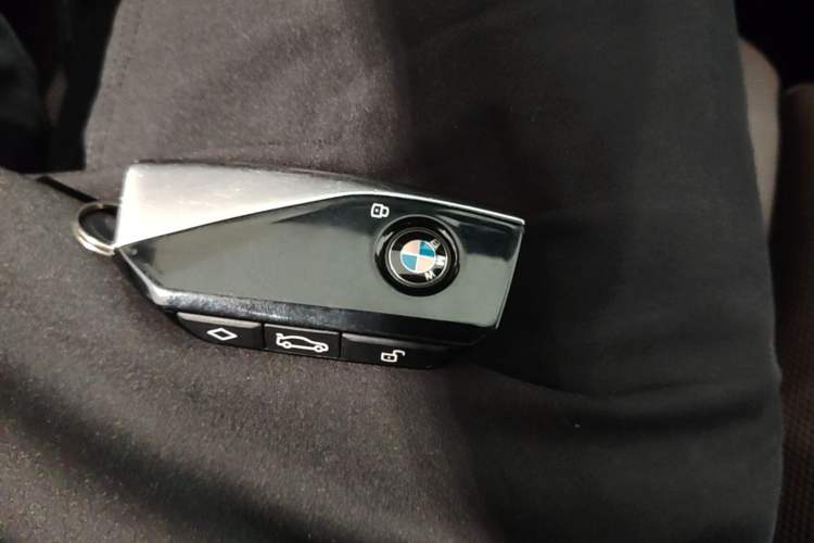 Used BMW 7 Series 2023 740Li Luxury Edition with Premium Package Vehicle Key