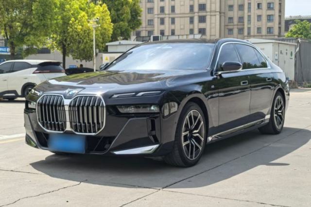 Ojetý BMW 7 Series 2023 735Li M Sport Package