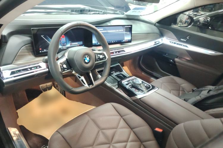 Used BMW 7 Series 2023 735Li M Sport Package Center Console