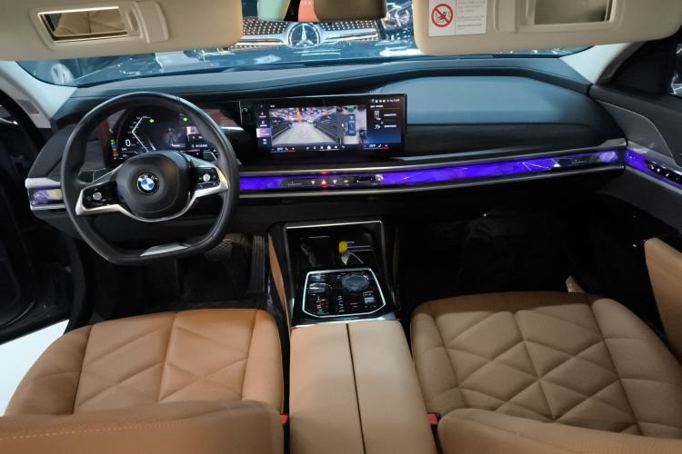 Used BMW 7 Series 2023 735Li Luxury Package Center Console