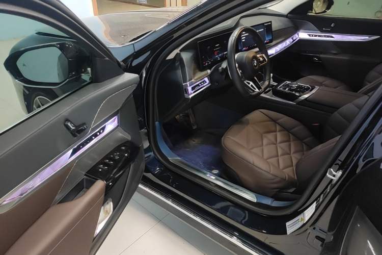 Used BMW 7 Series 2023 735Li M Sport Package Driver Seat