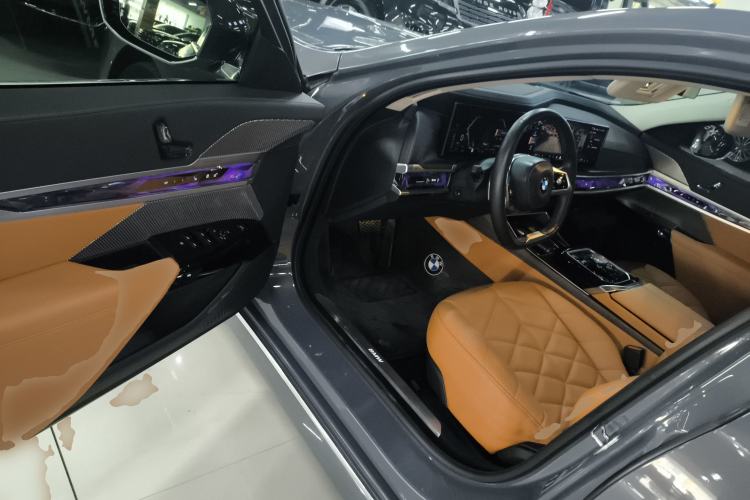 Used BMW 7 Series 2023 735Li Luxury Package Driver Seat