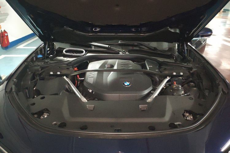 Used BMW 7 Series 2023 735Li M Sport Package Engine Bay