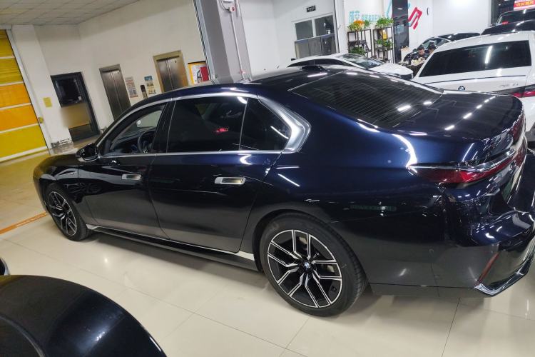 Used BMW 7 Series 2023 735Li M Sport Package Exterior 3