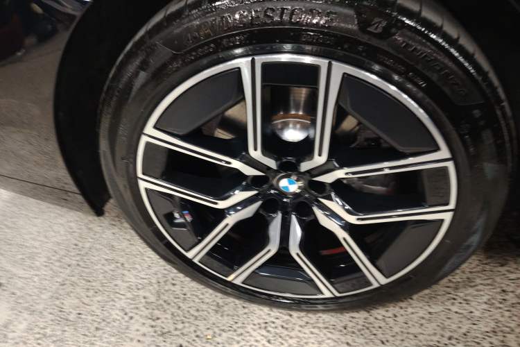 Used BMW 7 Series 2023 735Li M Sport Package Exterior 5