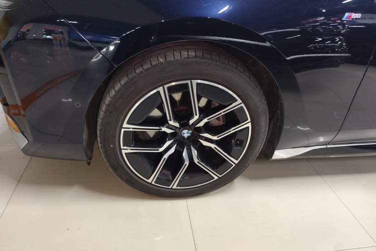 Used BMW 7 Series 2023 735Li M Sport Package Exterior 7