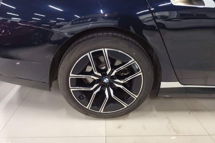 Used BMW 7 Series 2023 735Li M Sport Package Exterior 8