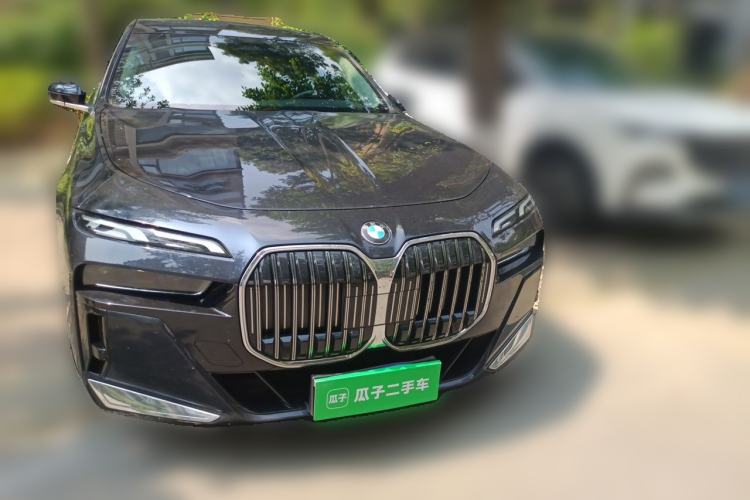 Used BMW 7 Series 2023 735Li M Sport Package Front Right 45 Deg
