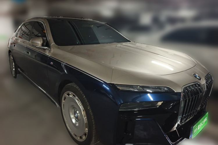 Used BMW 7 Series 2023 740Li Luxury Edition M Sport Package Front Right 45 Deg