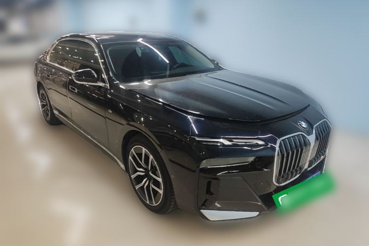 Used BMW 7 Series 2023 735Li M Sport Package Front Right 45 Deg