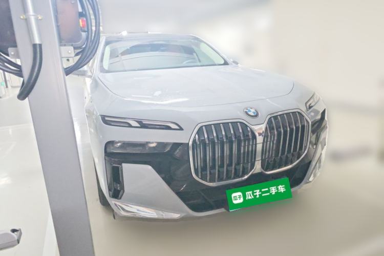 Used BMW 7 Series 2023 735Li M Sport Package Front Right 45 Deg