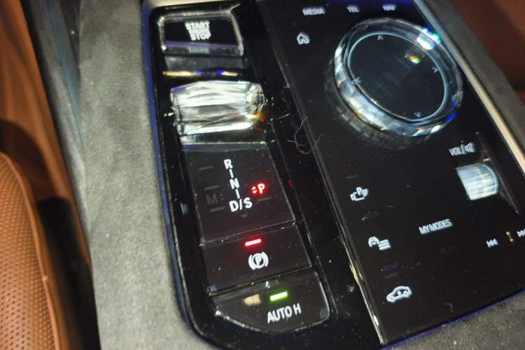Used BMW 7 Series 2023 740Li Luxury Edition M Sport Package Gear Lever